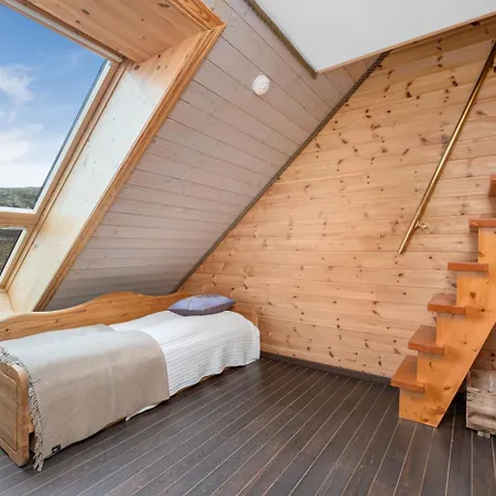 Atlantic Road Seaside Housing * Litlrossoya